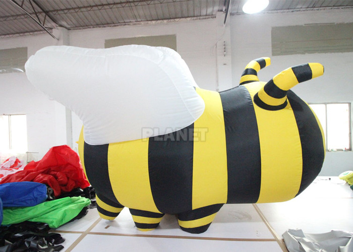 Small Inflatable Bee Yellow 210D Oxford Inflatable Bee Cartoon For Exhibition Display Props
